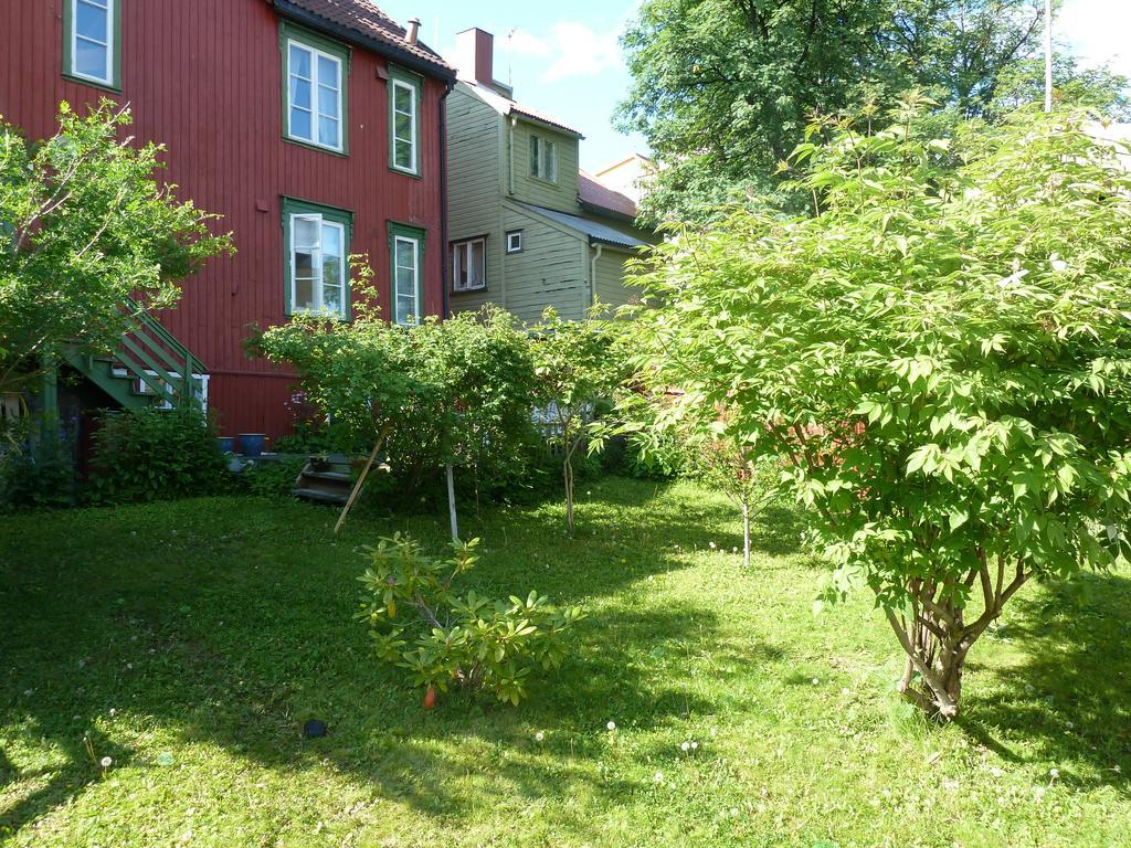 Red Old House Tromso Apartment Room photo